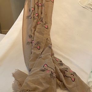 Fun beige scarf with cut cat faces